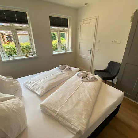 Appartement Friesia Urlaub Unterm Reetdach Fuer 4 Pers Terrasse Garten 2 Sz