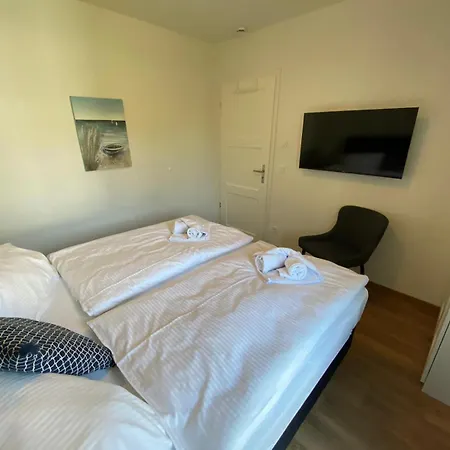 Friesia Urlaub Unterm Reetdach Fuer 4 Pers Terrasse Garten 2 Sz *