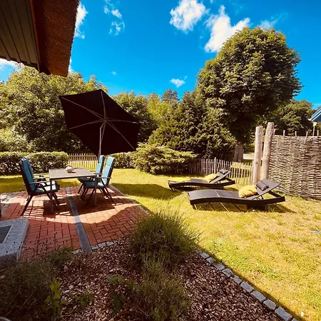 Friesia Urlaub Unterm Reetdach Fuer 4 Pers Terrasse Garten 2 Sz