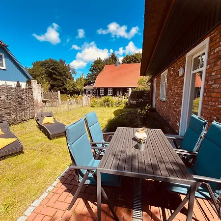 Friesia Urlaub Unterm Reetdach Fuer 4 Pers Terrasse Garten 2 Sz Appartement Born