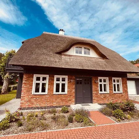 Appartement Friesia Urlaub Unterm Reetdach Fuer 4 Pers Terrasse Garten 2 Sz Born