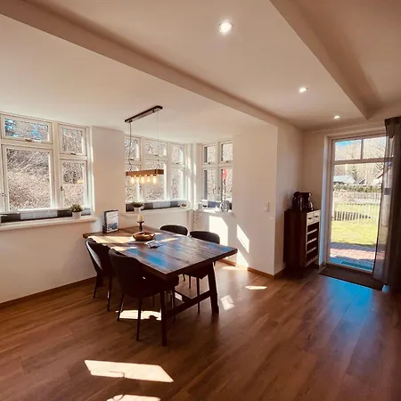 Friesia Urlaub Unterm Reetdach Fuer 4 Pers Terrasse Garten 2 Sz