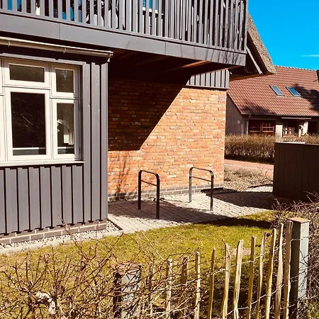 Friesia Urlaub Unterm Reetdach Fuer 4 Pers Terrasse Garten 2 Sz * Born