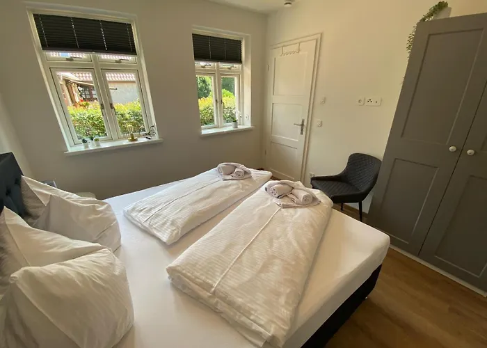 Apartamento Friesia Urlaub Unterm Reetdach Fuer 4 Pers Terrasse Garten 2 Sz