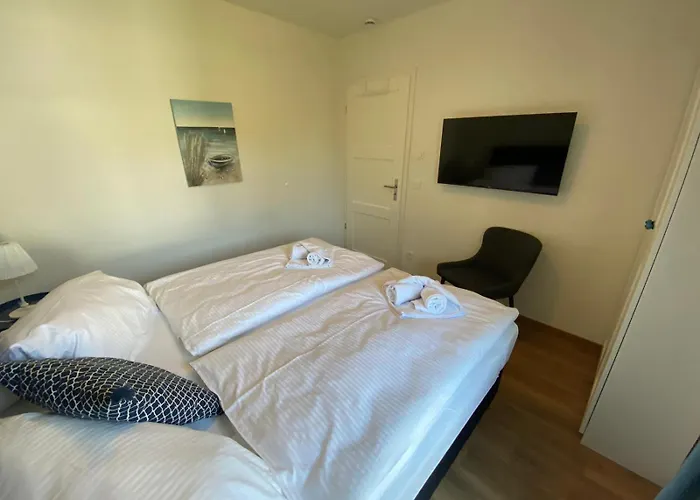 Friesia Urlaub Unterm Reetdach Fuer 4 Pers Terrasse Garten 2 Sz *