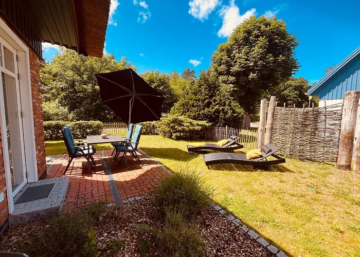 Friesia Urlaub Unterm Reetdach Fuer 4 Pers Terrasse Garten 2 Sz