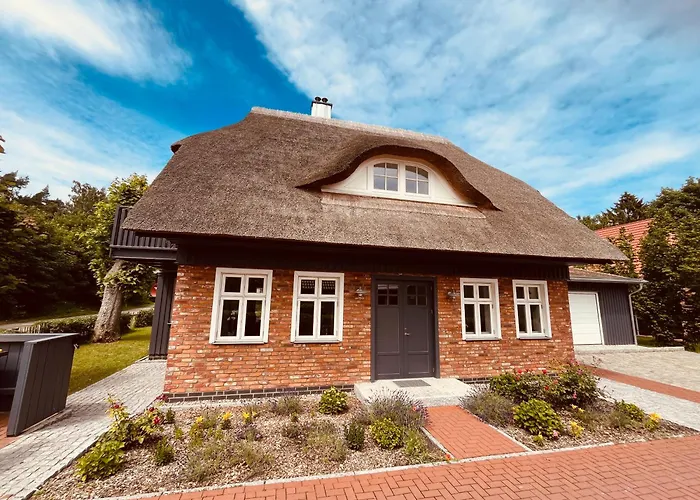 Apartamento Friesia Urlaub Unterm Reetdach Fuer 4 Pers Terrasse Garten 2 Sz Born