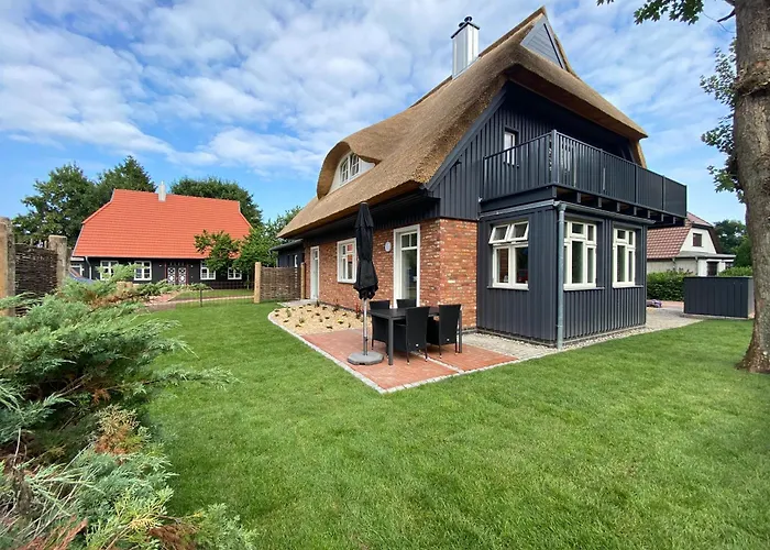 Friesia Urlaub Unterm Reetdach Fuer 4 Pers Terrasse Garten 2 Sz Apartamento Born