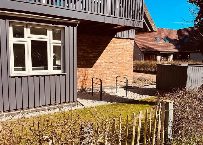 Friesia Urlaub Unterm Reetdach Fuer 4 Pers Terrasse Garten 2 Sz * Born